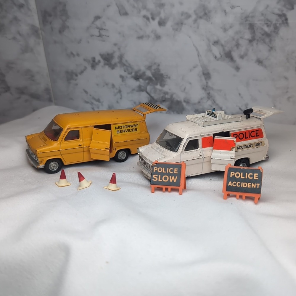 2x Dinky Toys Ford Transit Van Made in England Motorway Services & Police 5"